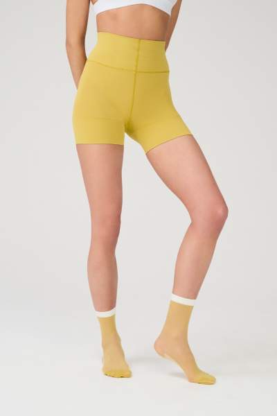 Beauty Girl Shorts in der Farbe celery