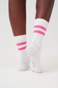 ITEM m6 weiße, gerippte Sneaker Socken für Damen mit pinken Streifen